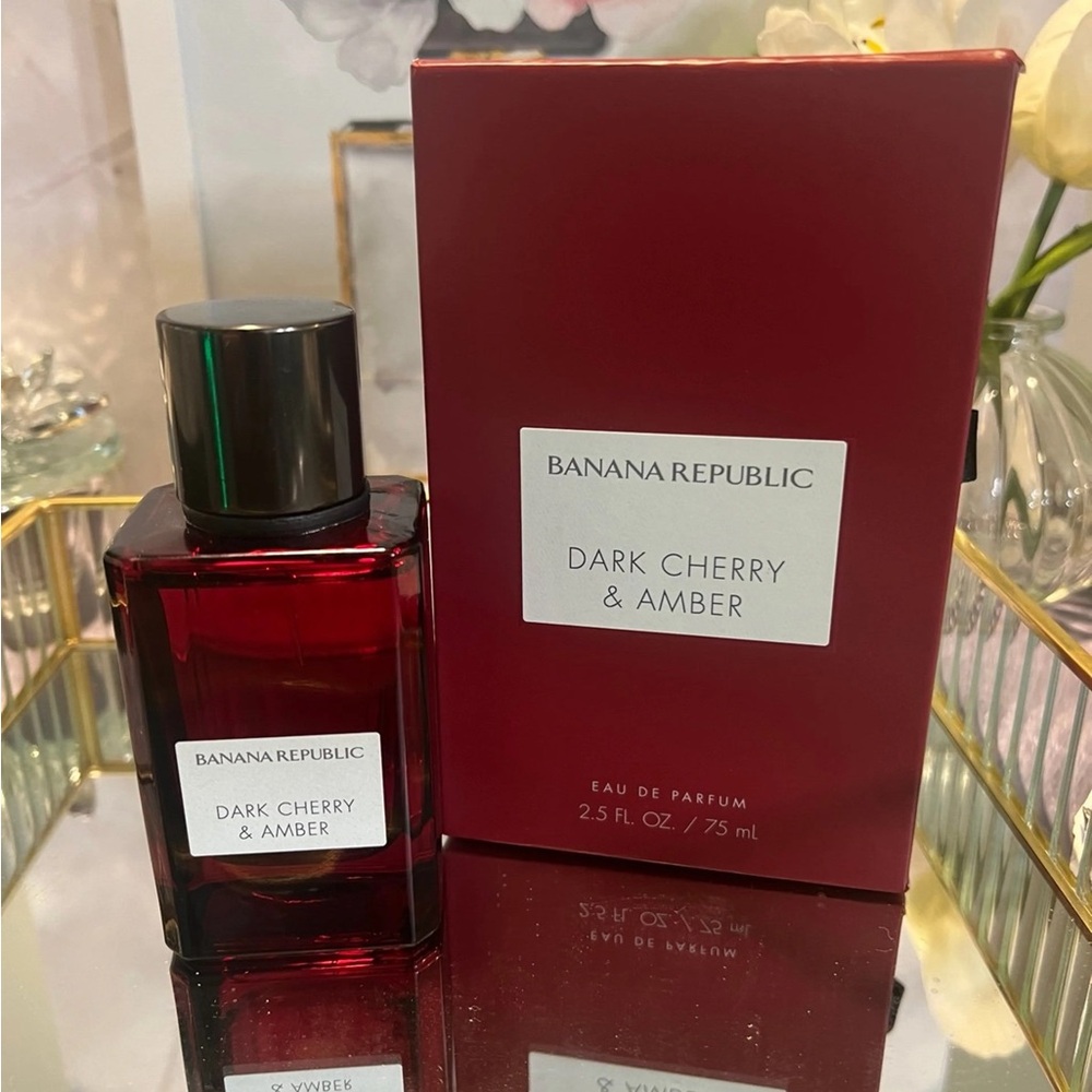 BANANA REPUBLIC Icon Dark Cherry & Amber Women's Eau de Parfum Spray, 2.5 Ounces